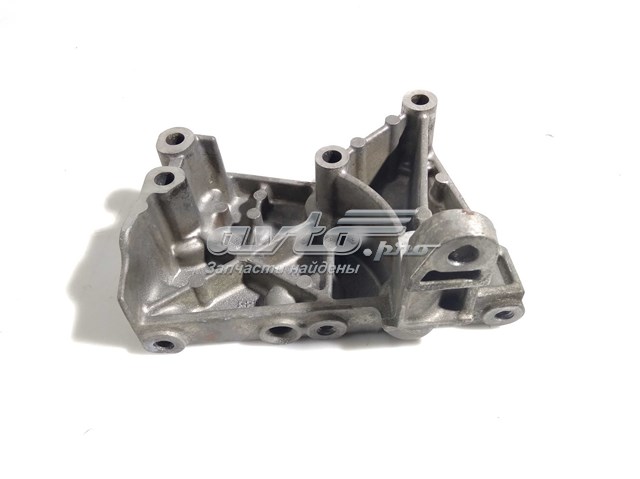 Кронштейн подушки (опоры) двигателя, правой 112317173R RENAULT