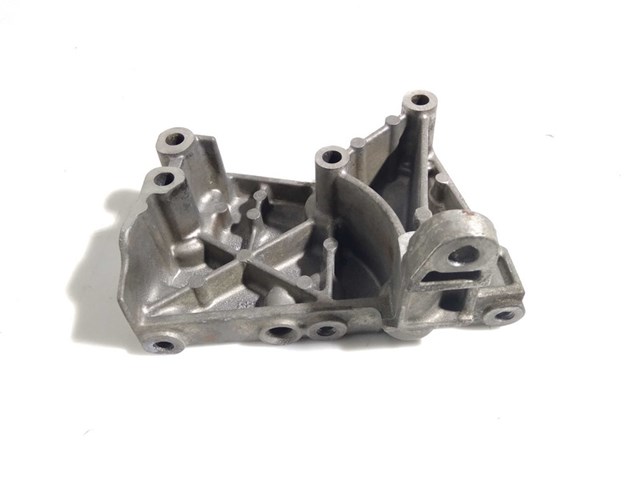 112317173R RENAULT Кронштейн подушки (опоры) двигателя правой купить в Чернигов