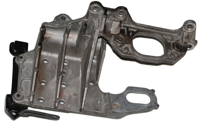 Кронштейн подушки (опоры) двигателя, левой 11254JD000 NISSAN