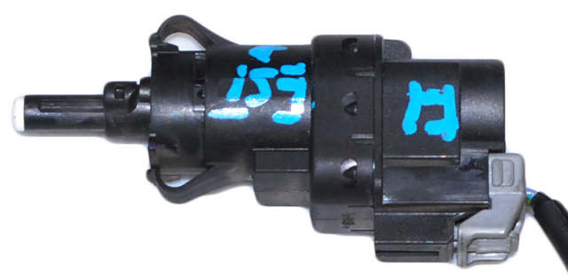 FORD 1223097 Датчик включения стопсигнала в наличии Ирпень