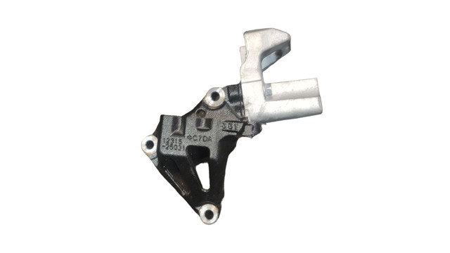Кронштейн подушки (опоры) двигателя, правой 1231525031 TOYOTA
