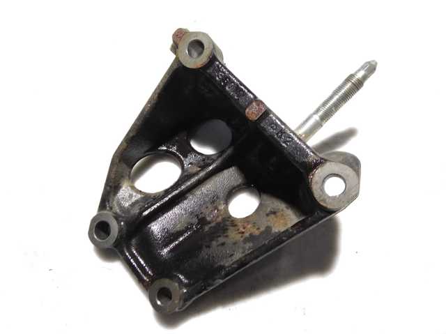Кронштейн подушки (опоры) двигателя, правой 1231536011 TOYOTA