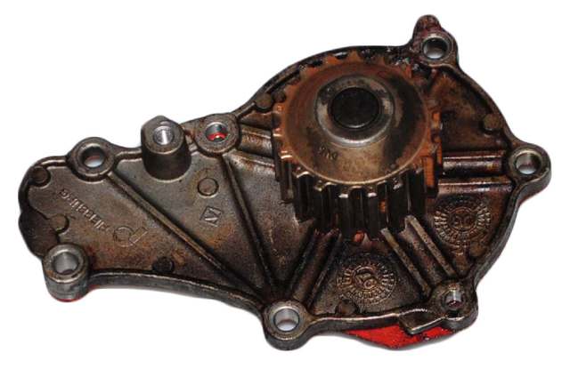 FORD 1364681 Помпа водяная (насос) охлаждения в наличии Украина