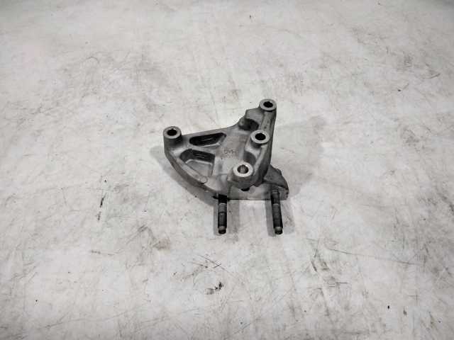Кронштейн подушки (опоры) двигателя, правой 2167003HA0 HYUNDAI