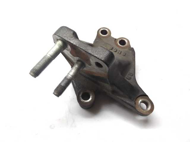 Кронштейн подушки (опоры) двигателя, правой 216702B000 HYUNDAI