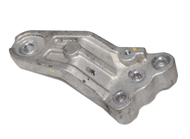 Кронштейн подушки (опоры) двигателя, правой 218152H200 HYUNDAI