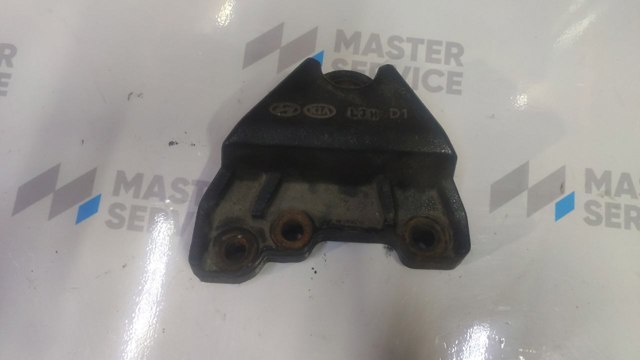 Кронштейн подушки (опоры) двигателя, правой 21825C1000 HYUNDAI