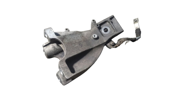 Кронштейн подушки (опоры) двигателя, левой 22116780143 BMW