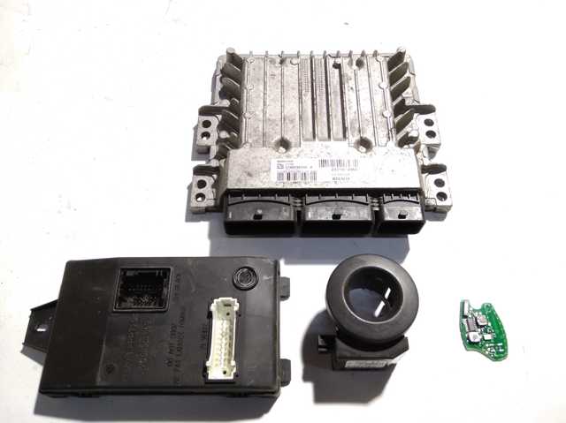 Электронный блок управления двигателем 237101496R RENAULT