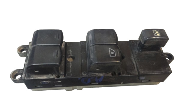 Кнопки переднего правого стеклоподъёмника 25401EB301 NISSAN