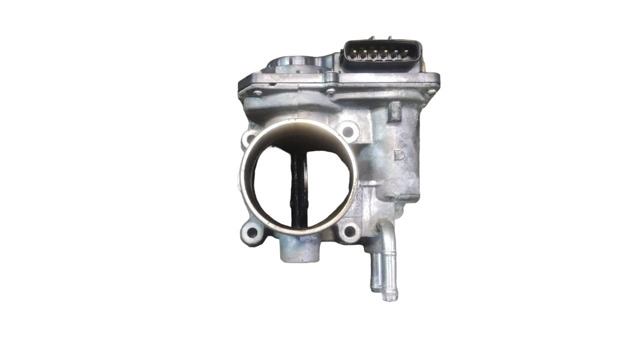 Дроссельная заслонка в сборе 261000R020 TOYOTA