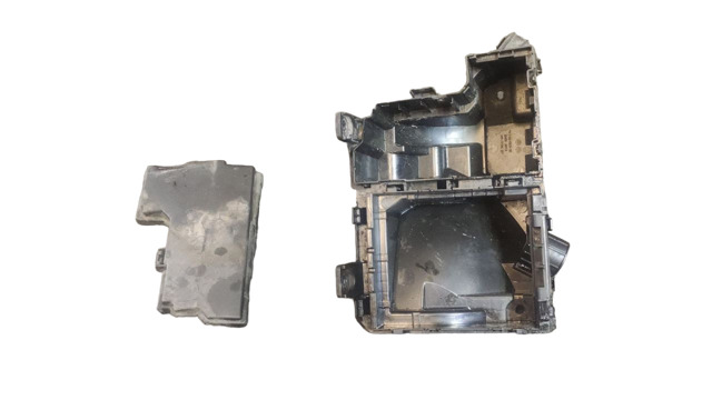 Блок реле и предохранителей 284B9JG01A NISSAN