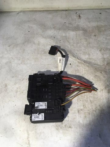 Блок реле и предохранителей 30659092 VOLVO