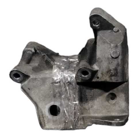 Кронштейн подушки (опоры) двигателя, правой 30793561 VOLVO