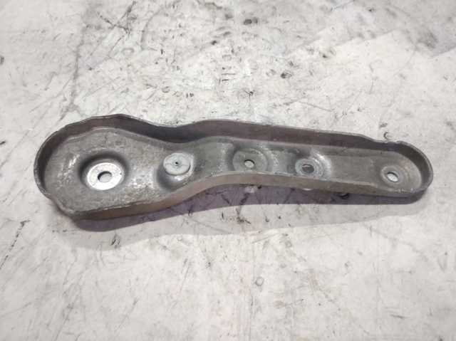 Кронштейн задней балки 31106861142 BMW