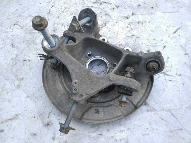 Цапфа поворотного кулака 33306865661 BMW