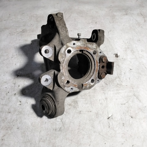 Цапфа поворотная правая 33326879102 BMW