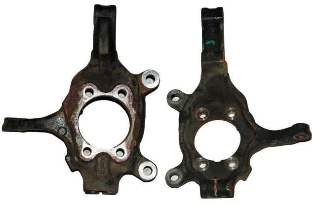 Кулак поворотный передний правый 40014JY00A RENAULT