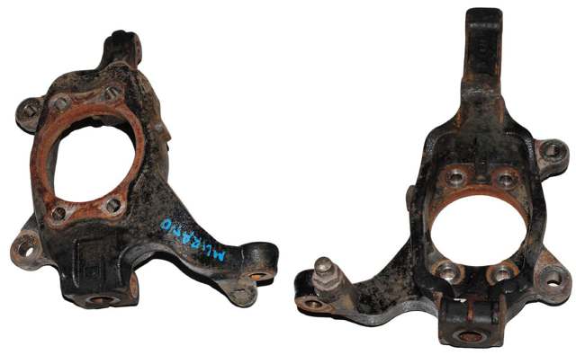 Цапфа поворотная левая 40015CN000 NISSAN