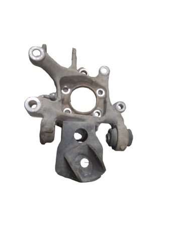 Цапфа (поворотный кулак) задний правый 423040R020 TOYOTA