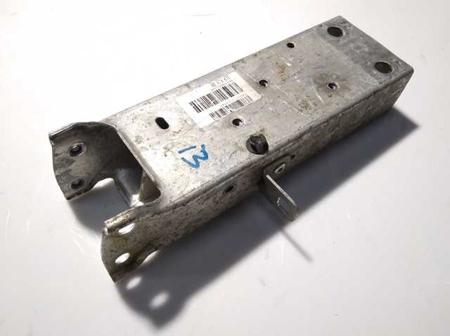 Кронштейн усилителя переднего бампера 51117296852 BMW