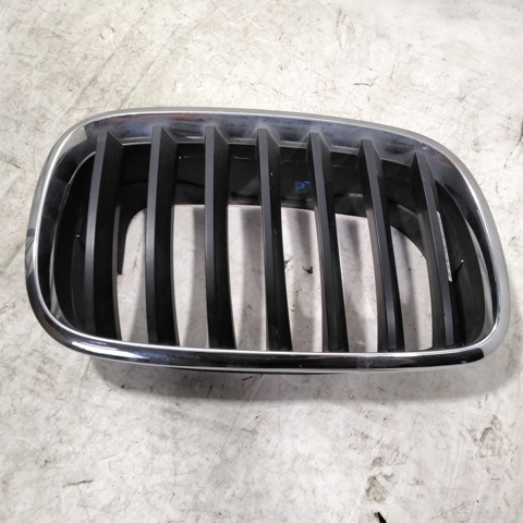 Решетка радиатора правая 51137171396 BMW