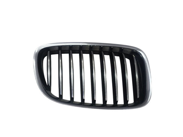 Решетка радиатора правая 51137200168 BMW