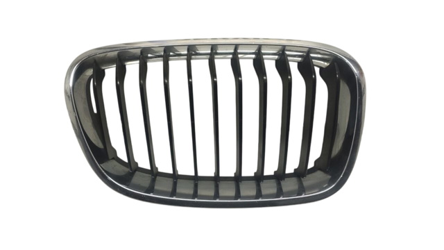 Решетка радиатора правая 51137239022 BMW