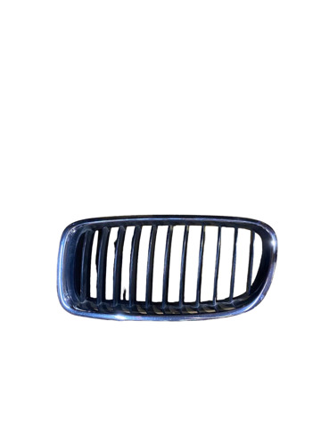 Решетка радиатора левая 51137255411 BMW