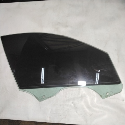 Стекло двери передней правой 51337179608 BMW