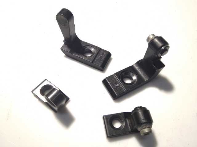 Петля передней двери, левой 51817266679 BMW