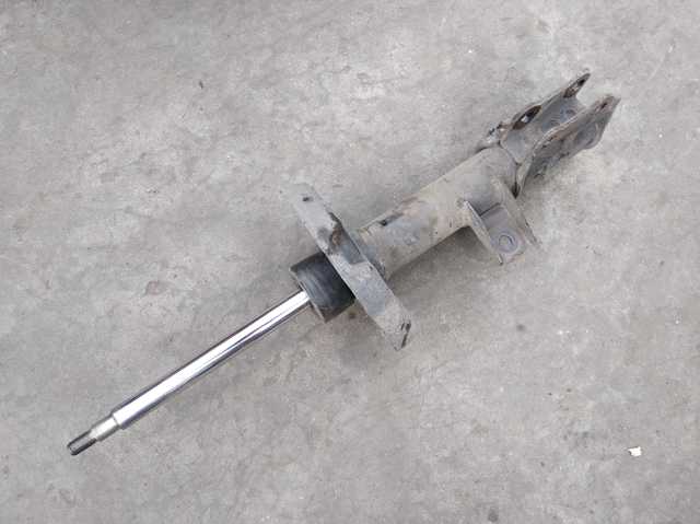Амортизаторная стойка передняя правая 546612R100 HYUNDAI