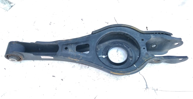 Рычаг задней подвески нижний, правый 55220C1500 HYUNDAI