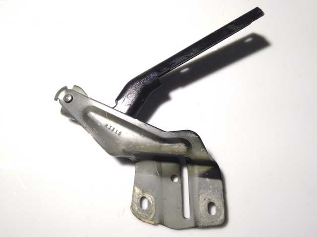Правая петля капота  5C6823302 VAG