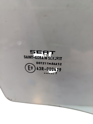 Стекло двери передней правой 5P0845202 VAG