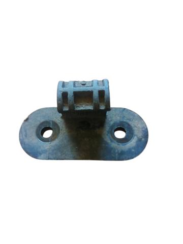 Правое крепление переднего бампера 620467F000 NISSAN