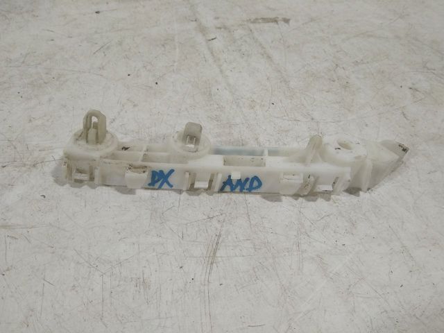 Кронштейн бампера переднего, правый 6400F880 MITSUBISHI