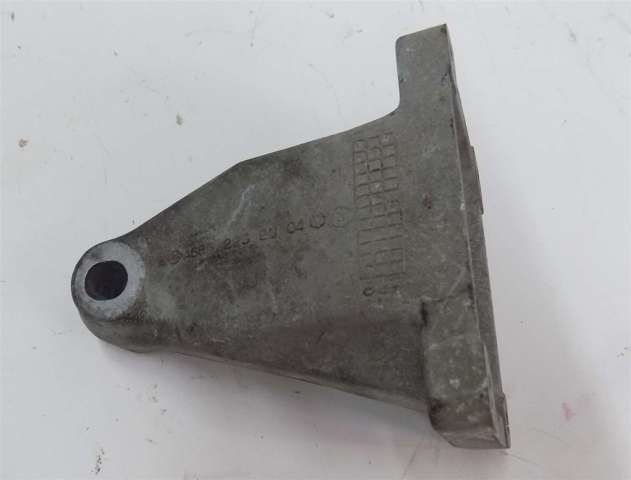 Кронштейн подушки (опоры) двигателя, правой 6652232304 SSANG YONG