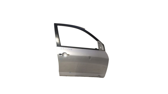 Пассажирская передняя дверь 6700142110 TOYOTA