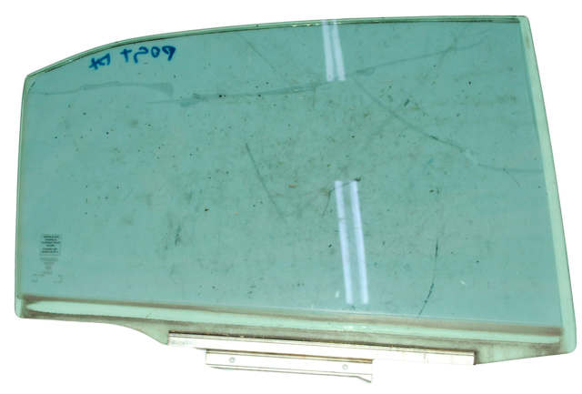 Стекло задней правой двери 6810306090 TOYOTA