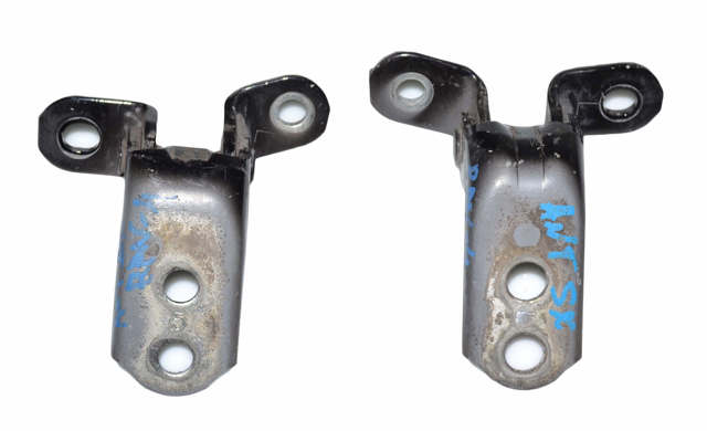 Петля водительской двери 6872030080 TOYOTA