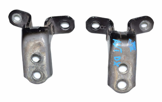 Петля двери передней правой 6873033010 TOYOTA