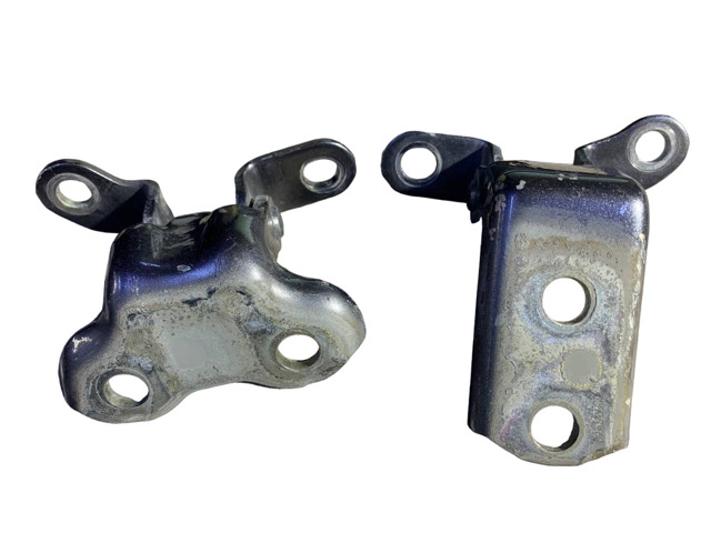Петля двери задней правой 687500F010 TOYOTA