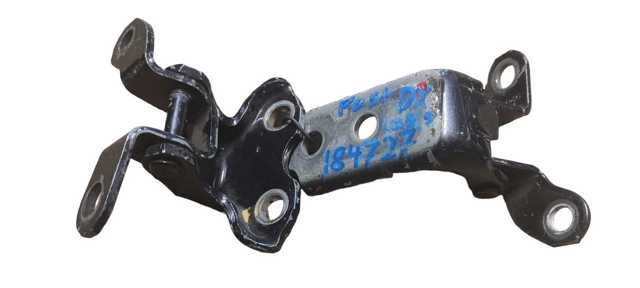 Петля двери передней 6875035041 TOYOTA
