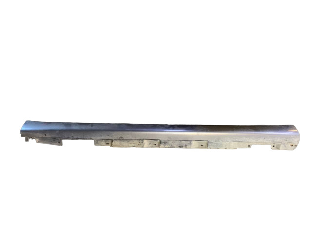 Накладка (молдинг) порога наружная правая 758510F010 TOYOTA
