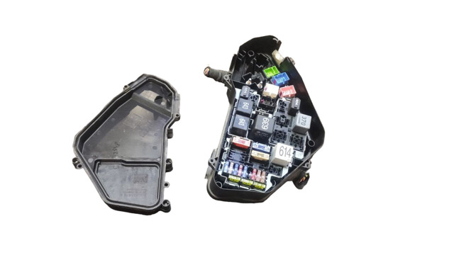 Крышка блока реле 7L0907295J VAG