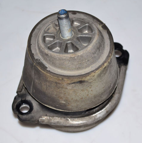 Опора двигателя, левая/правая 7L6199131 VAG