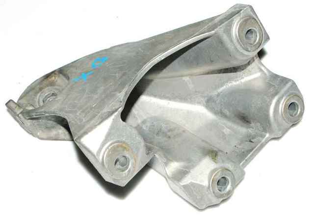 Кронштейн подушки (опоры) двигателя, правой 7L6199308C VAG
