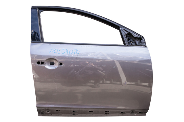 Пассажирская передняя дверь 801009742R RENAULT