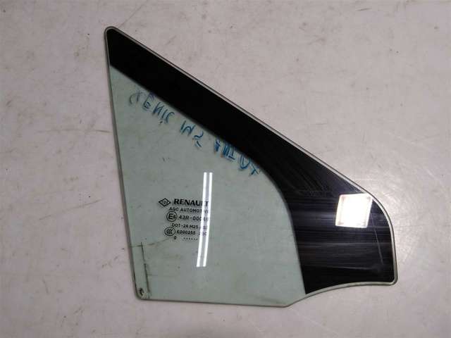 Стекло двери передней правой 802620001R RENAULT